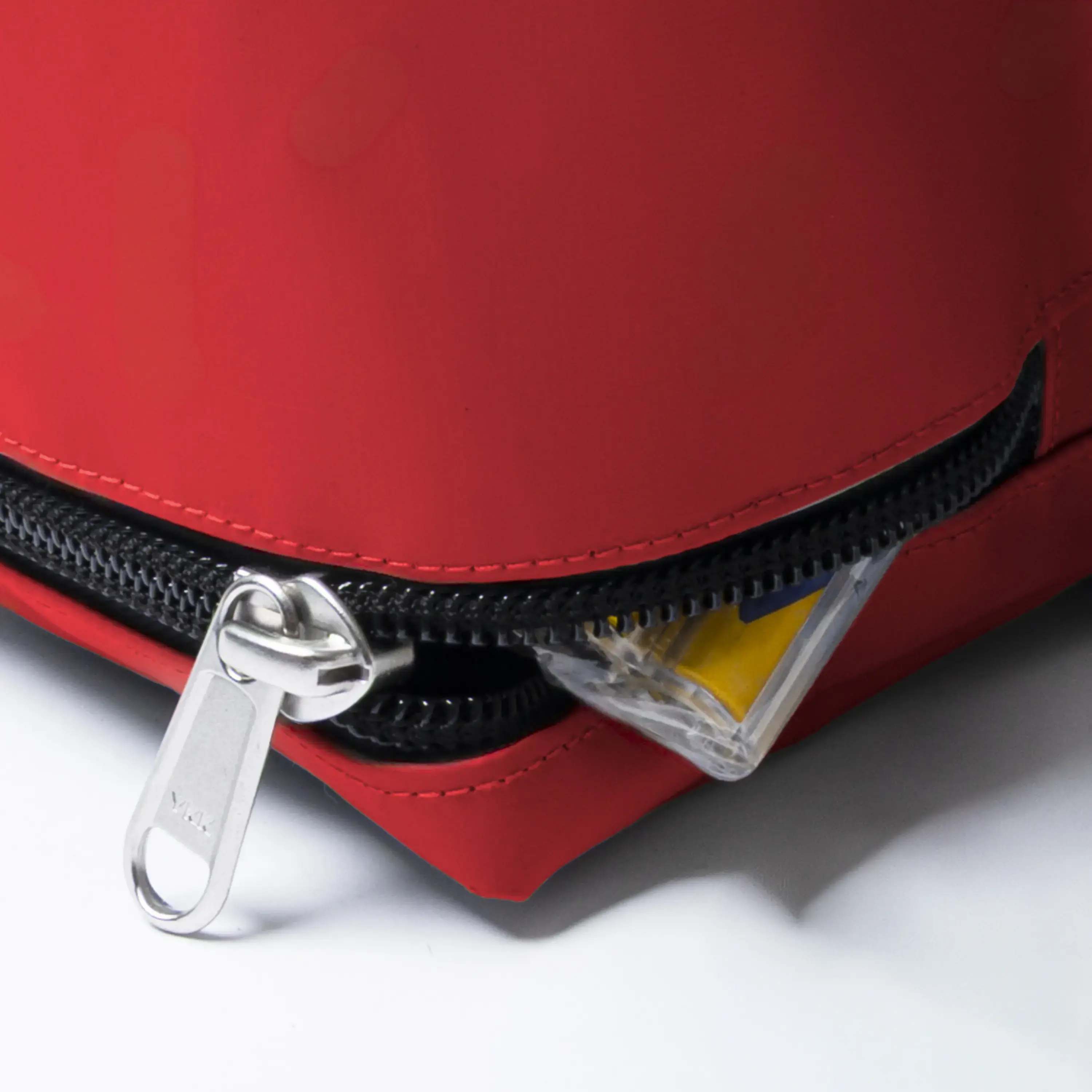 LUBIE SPL 500 bag showing dedicated compartments and push-pocket design